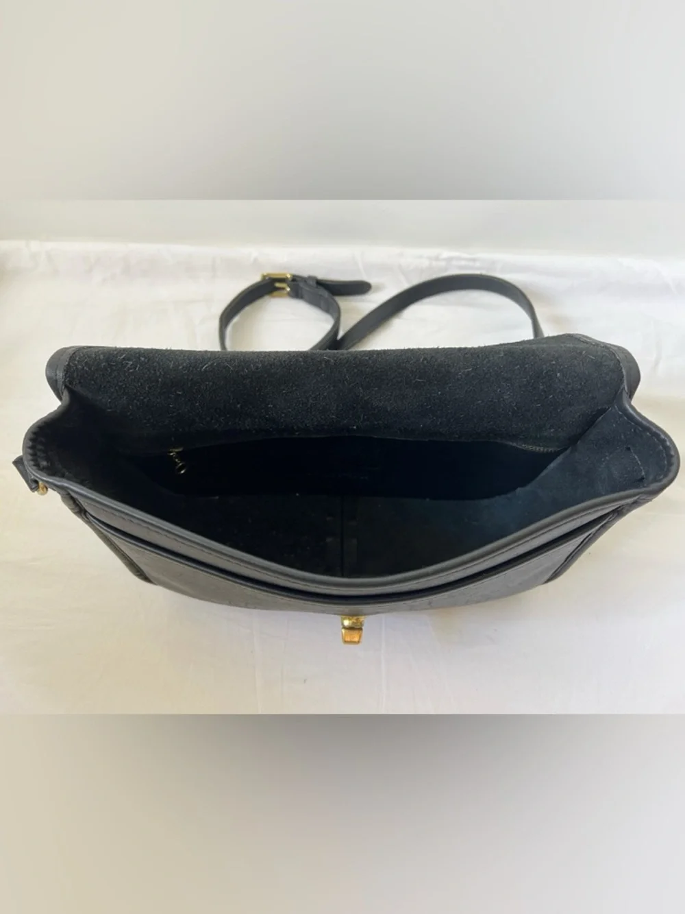 Vintage Coach Black Leather Crossbody with Gold Turn-Lock Made in USA - Picture 6 of 7